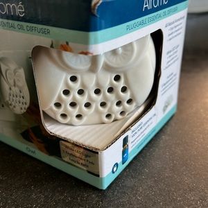 Airome pluggable essential oil diffuser - owl